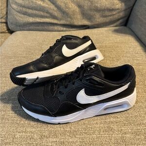 Nike Air Max SC Black and White Athletic Sneakers size 8.5